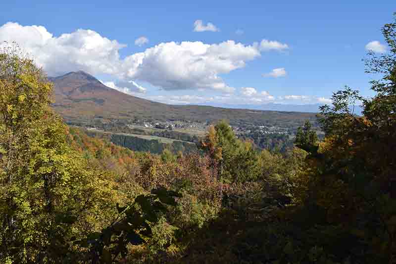 飯縄山と豊岡平